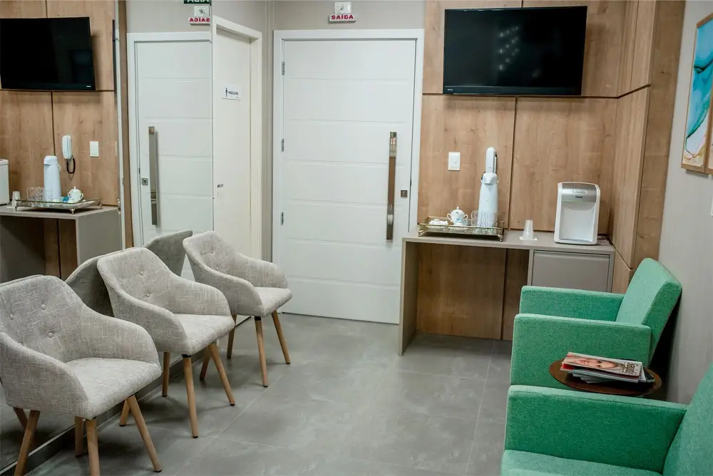 Sala de espera e acesso às salas